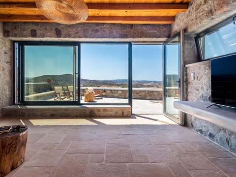 PETRA RESIDENCE MINI POOL SPA MILOS