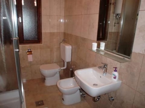 Große Ferienwohnung in Novigrad mit Schönem Garten