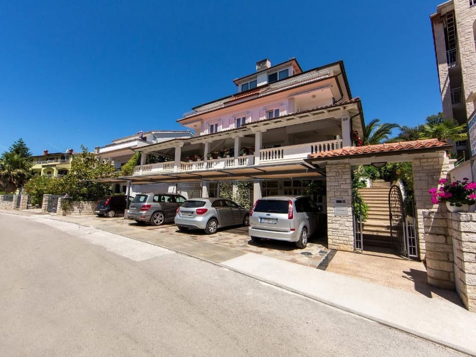 Appartement in Pjescana Uvala mit Großer Terrass - Bokordići