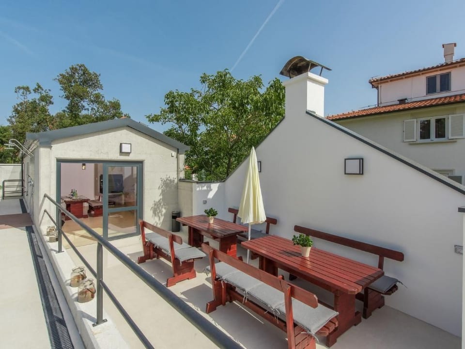 Wohnung in Pjescana Uvala mit Großer Terrasse - Bokordići