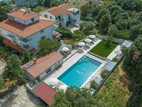 Wohnung in Pjescana Uvala mit Großer Terrasse
