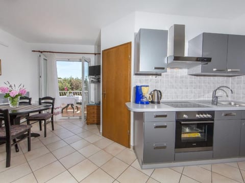 Apartment in Pjescana Uvala mit Gemeinschaftspoo