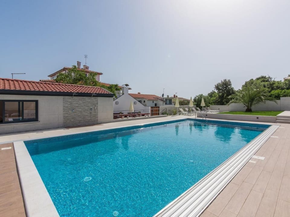 Apartamento en Pjescana con piscina comunitaria - Bokordići