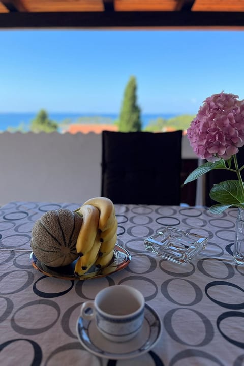 mit Terrasse