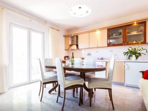 Sonnige Wohnung in Bibinje mit privatem Parkplatz