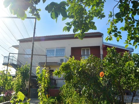Modernes Apartment in Bibinje mit privatem Parkplatz
