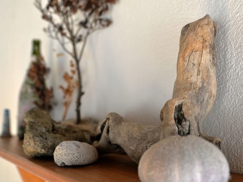 Steinhaus am Meer mit überdachter Terrasse als p