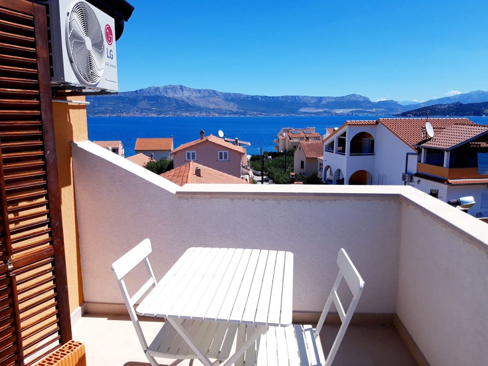 Modernes Apartment mit Meerblick in Strandnähe - Trogir