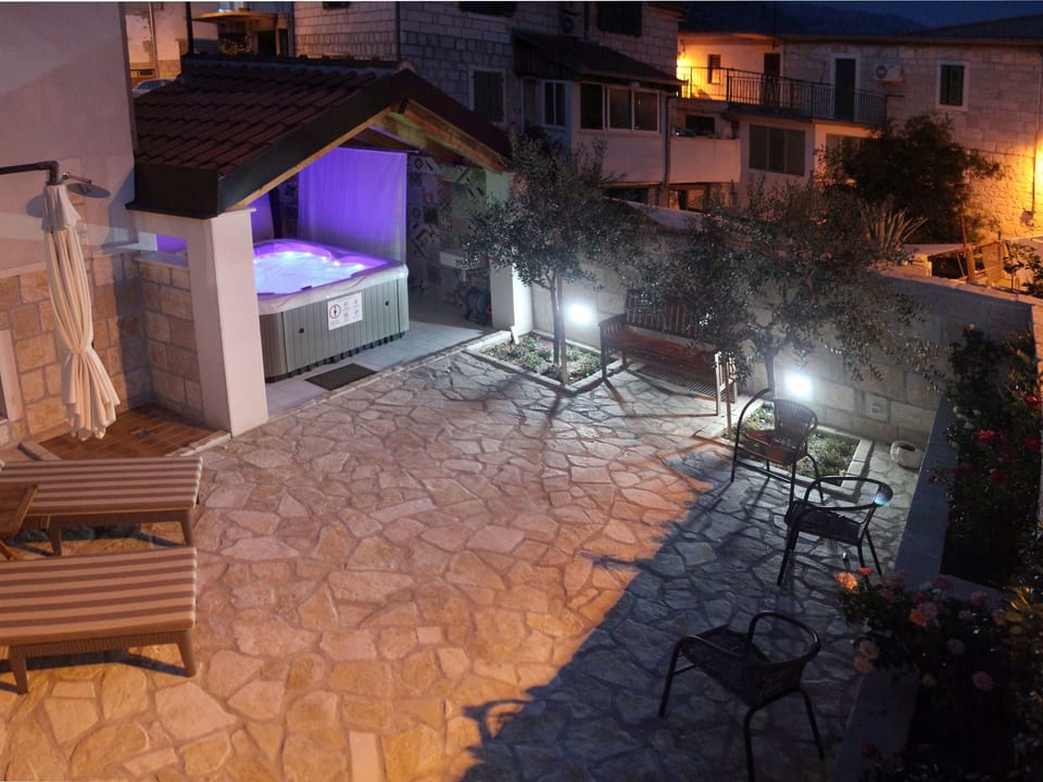 Haus in Mravince mit Whirlpool und Garten - Mravince