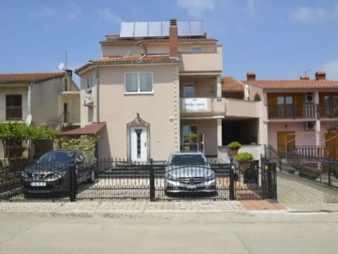 Ein Apartment im Ferienhaus Zweirosen