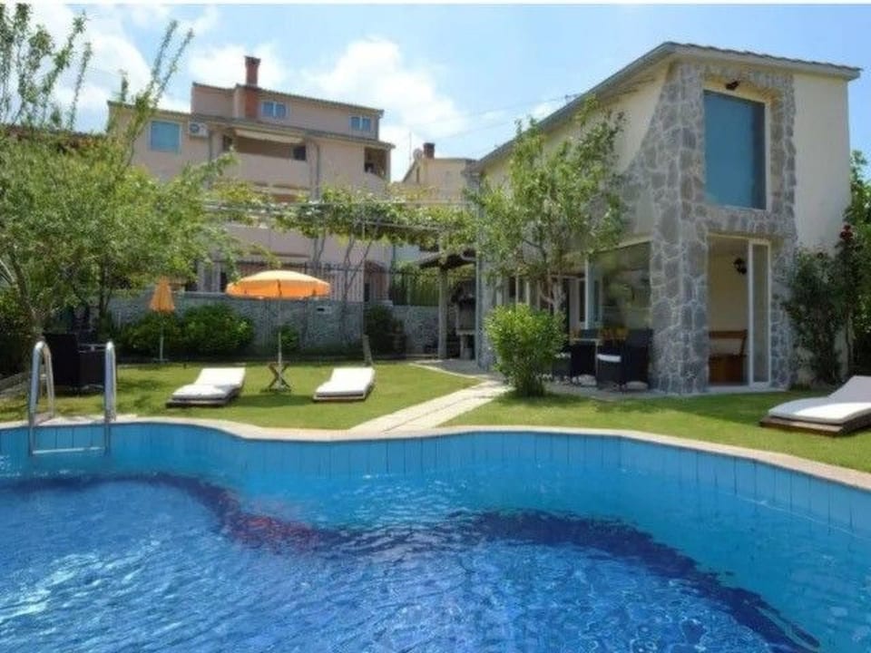 Un appartement dans la maison de vacances Zweirosen - Fažana
