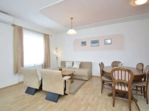 Ein Apartment im Ferienhaus Zweirosen