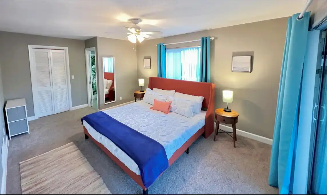 🌴Beautiful Pool Home! Beach in 6 min! Sleeps 8 🌴