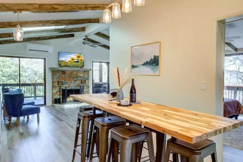 15 min to Sugar + Grandfather Mt | Pet-friendly