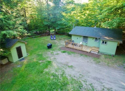 Cozy quiet cottage near Lake of Bays, Huntsville