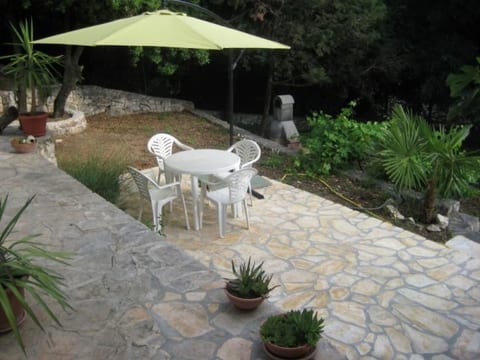 mit riesigem Garten
