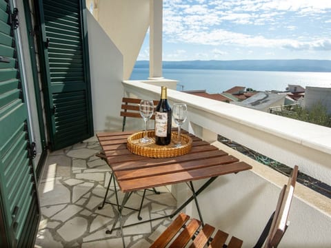 Wohnung in Duće mit Großem Balkon