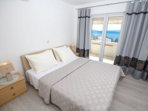 Nette Wohnung in Duće mit Großer Terrasse