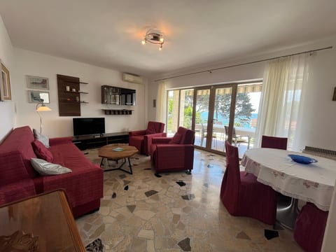 Geräumige Wohnung Lory mit Meerblick