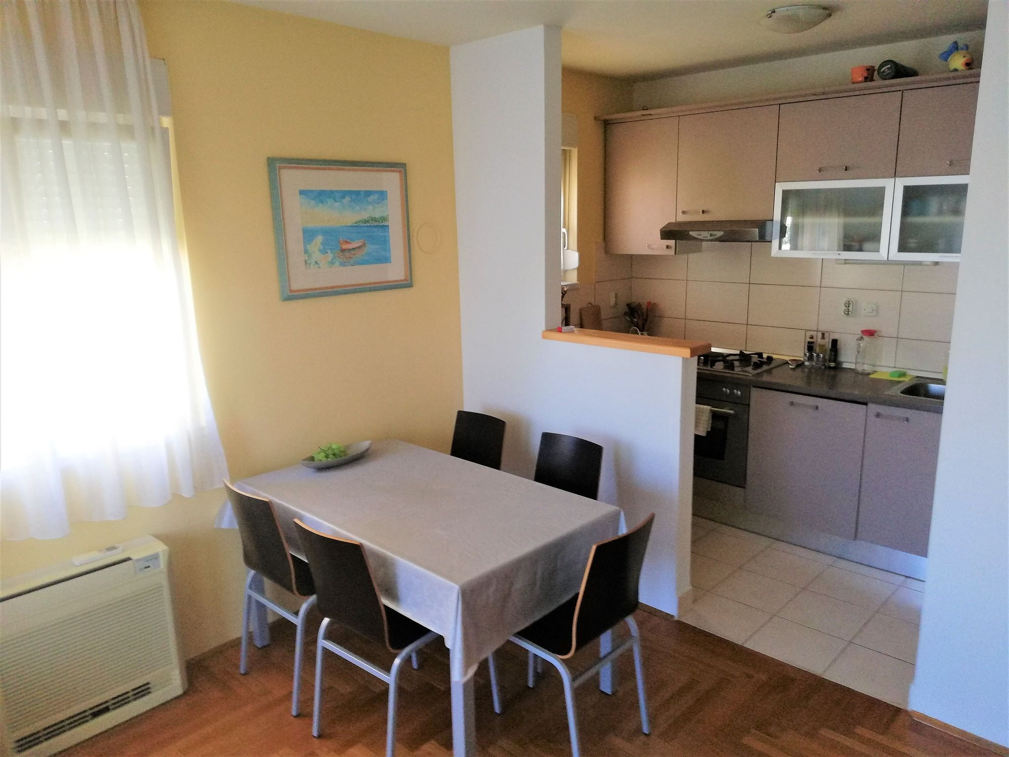 Zentrale Ferienwohnung mit überdachtem Balkon