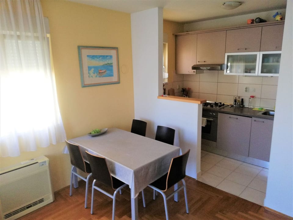 Zentrale Ferienwohnung mit überdachtem Balkon - Crno