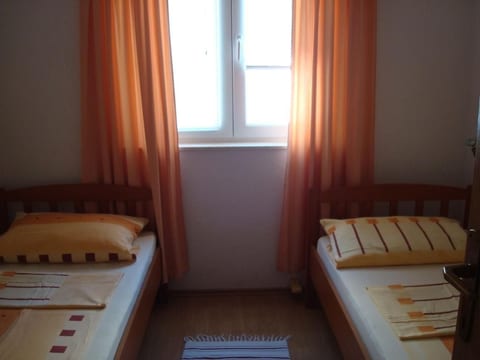 Appartement in Zečevo Rogozničko mit Großem Balkon