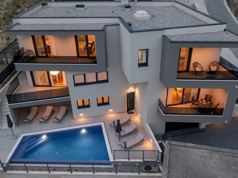 Villa Vip in Makarska mit beheiztem Pool und 4 Schafzimmern