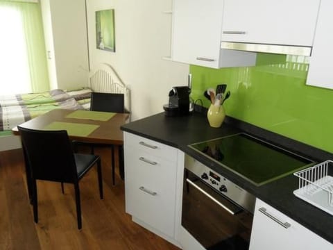 Helle Studiowohnung, ruhig und nahe bei den Bahn