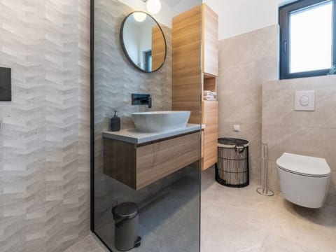Magnificent Villa Oasis with extra large heated po