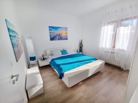 Renovierte Wohnung in Zambratija mit Großem Garten