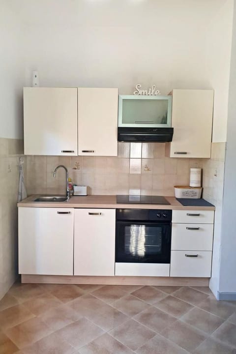 Renovierte Wohnung in Zambratija mit Großem Garten