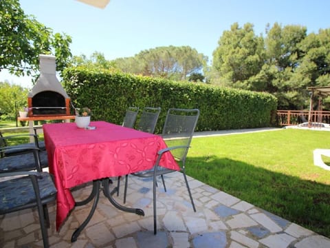 Pinia in Strandnähe mit Garten