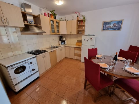 Wohnung in Crikvenica mit Terrasse, AC, Parkplatz