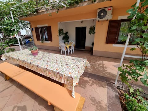 Wohnung in Crikvenica mit Terrasse, AC, Parkplatz