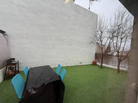 House with outdoor jacuzzi and fireplace in Piedralaves (Ávila)