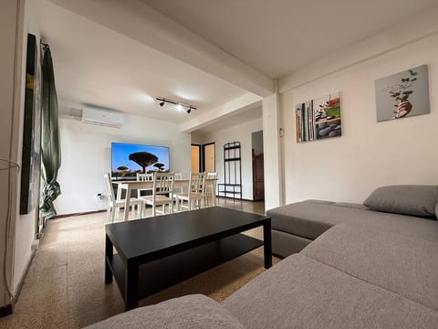 Apartment with fireplace and terrace by the San Juan reservoir