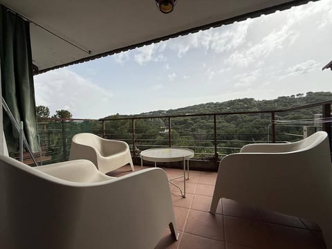 Apartment with fireplace and terrace by the San Juan reservoir