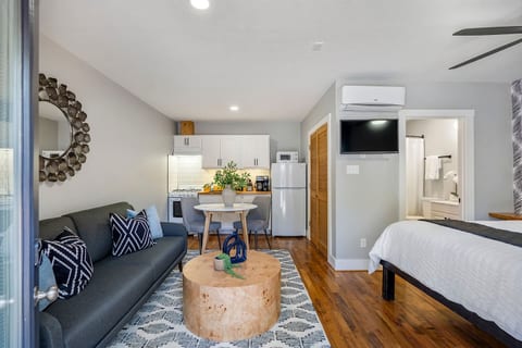 Gated Studio Near Downtown Houston and NRG