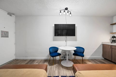 Central Studio w/ 2 Beds Near Broadway & BNA
