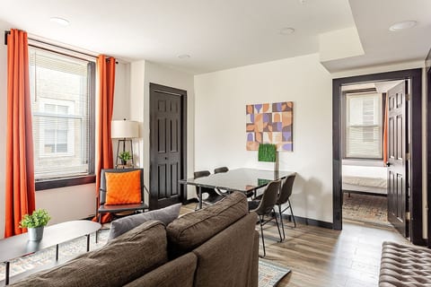 Stylish 2BR Philly Stay | Comfort & Free Parking image 4