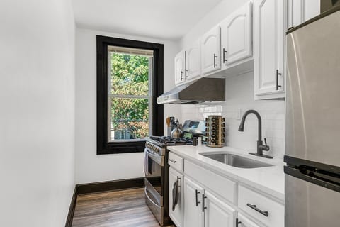Stylish 2BR Philly Stay | Comfort & Free Parking image 3