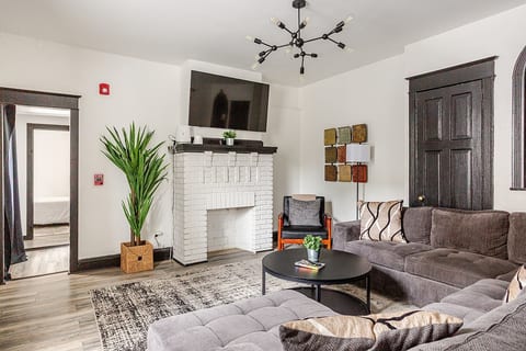 Spacious 3BR Retreat | Philly Charm + Free Parking image 1