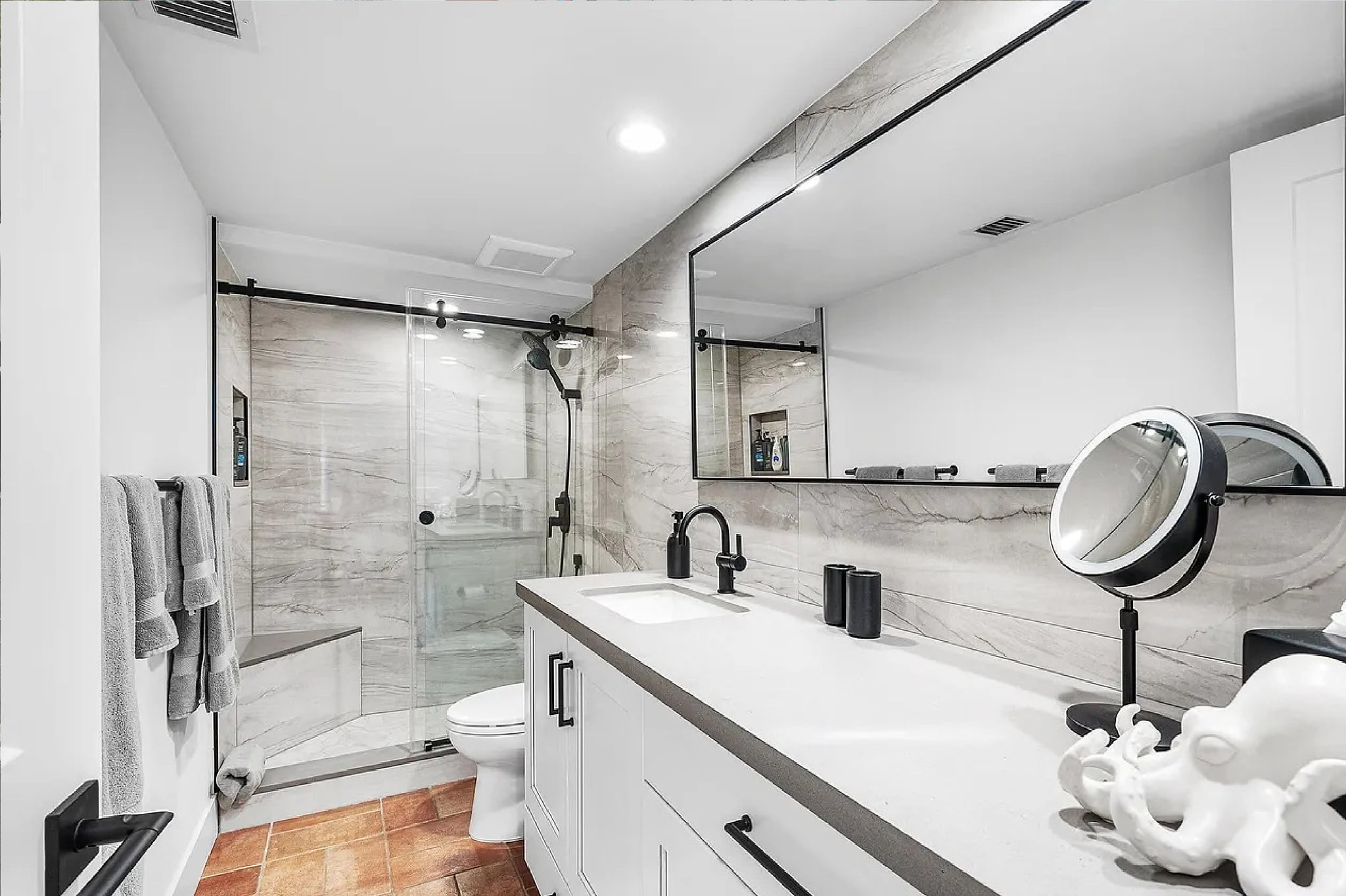 Stylish 2BR Coastal Residence