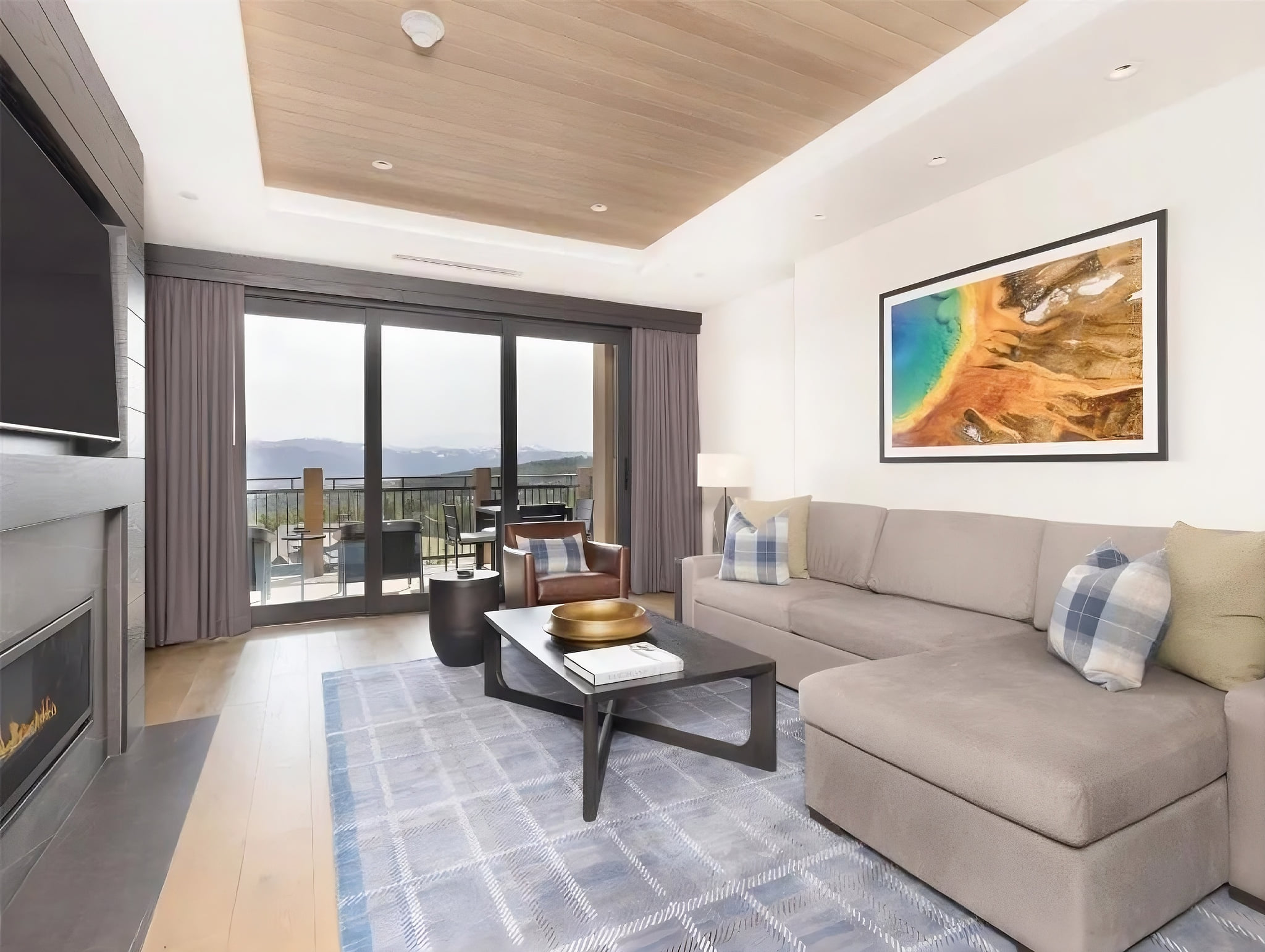 3BR Lockoff Luxury Residence