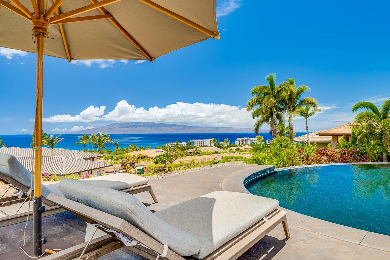 Luxury Dream Home: Spacious 4-Bedroom Retreat with Pool, Spa & Stunning Views