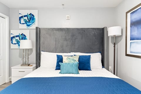 Renovated Condo 2 miles away from Disney Pool view image 4