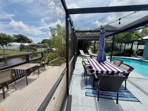 Lots of room to dine Al fresco by the water