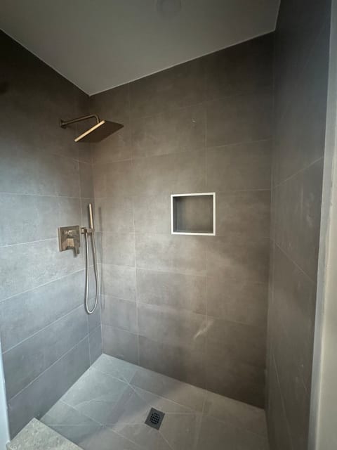 Royal York East Suite image 6