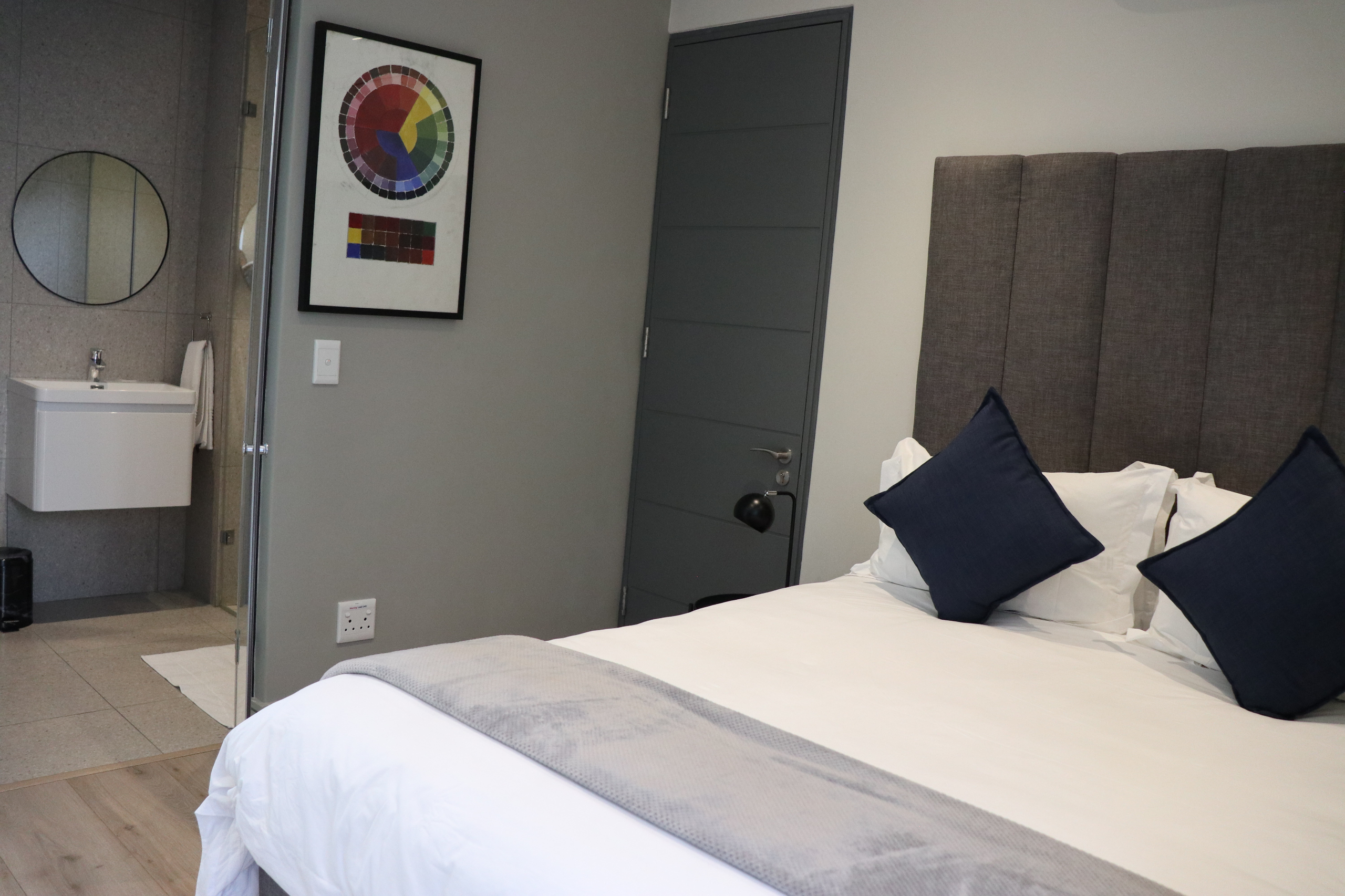 Deluxe Queen Suite