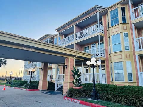 Front check-in lobby. Required $40 resort fee covering 2 car parking and access to all amenities (2 pools, 2 hot tubs, tennis court and equipment, 24 hour gym)